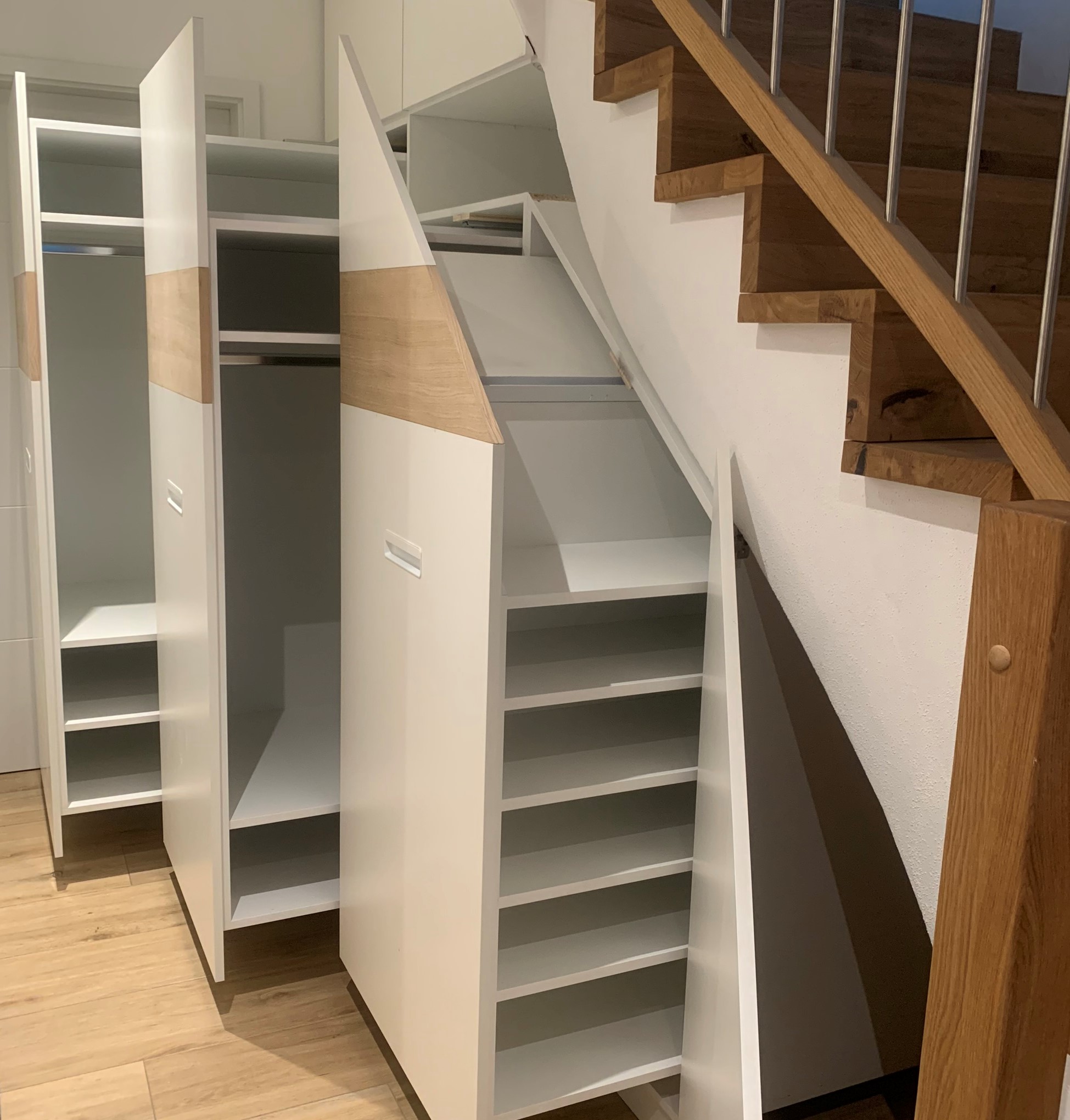 Schrank unter Treppe / WetzlInnenausbau