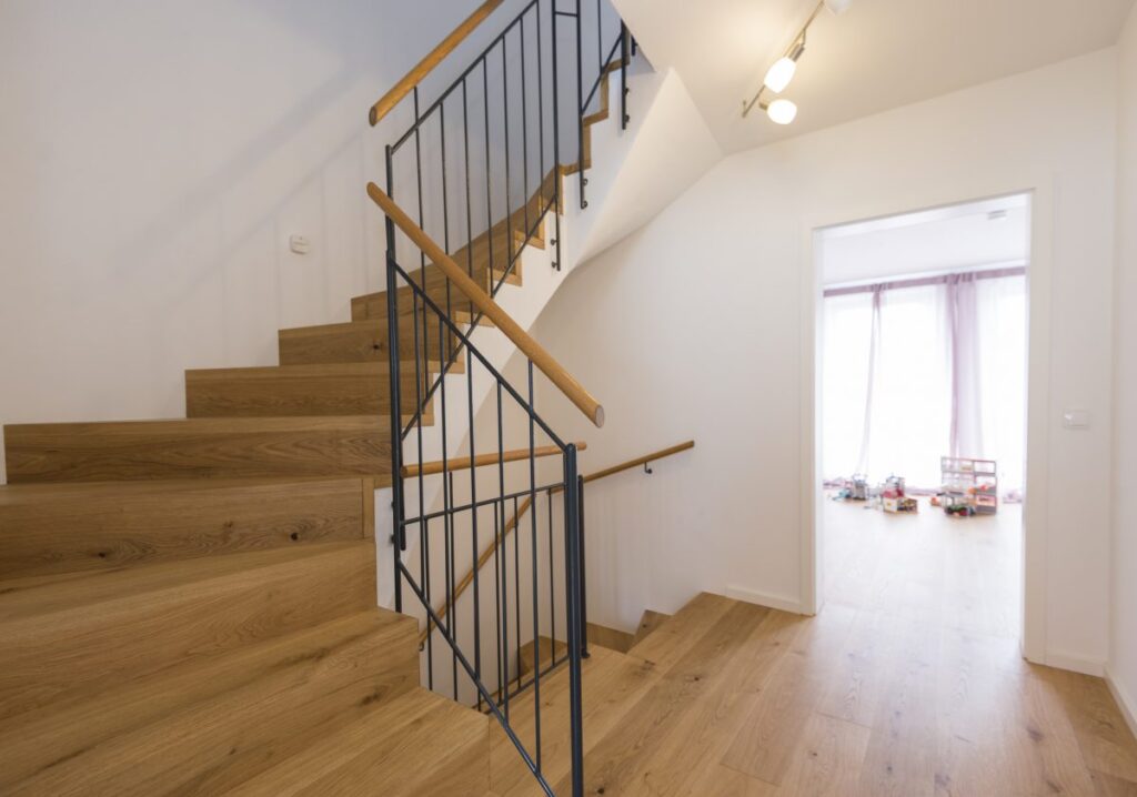 Böden, Treppen, Türen